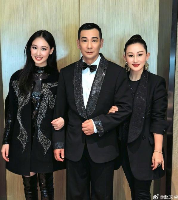 赵文卓带着女儿一起走秀 父女同台感动瞬间